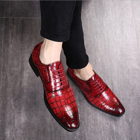 Pointed men's business leather shoes